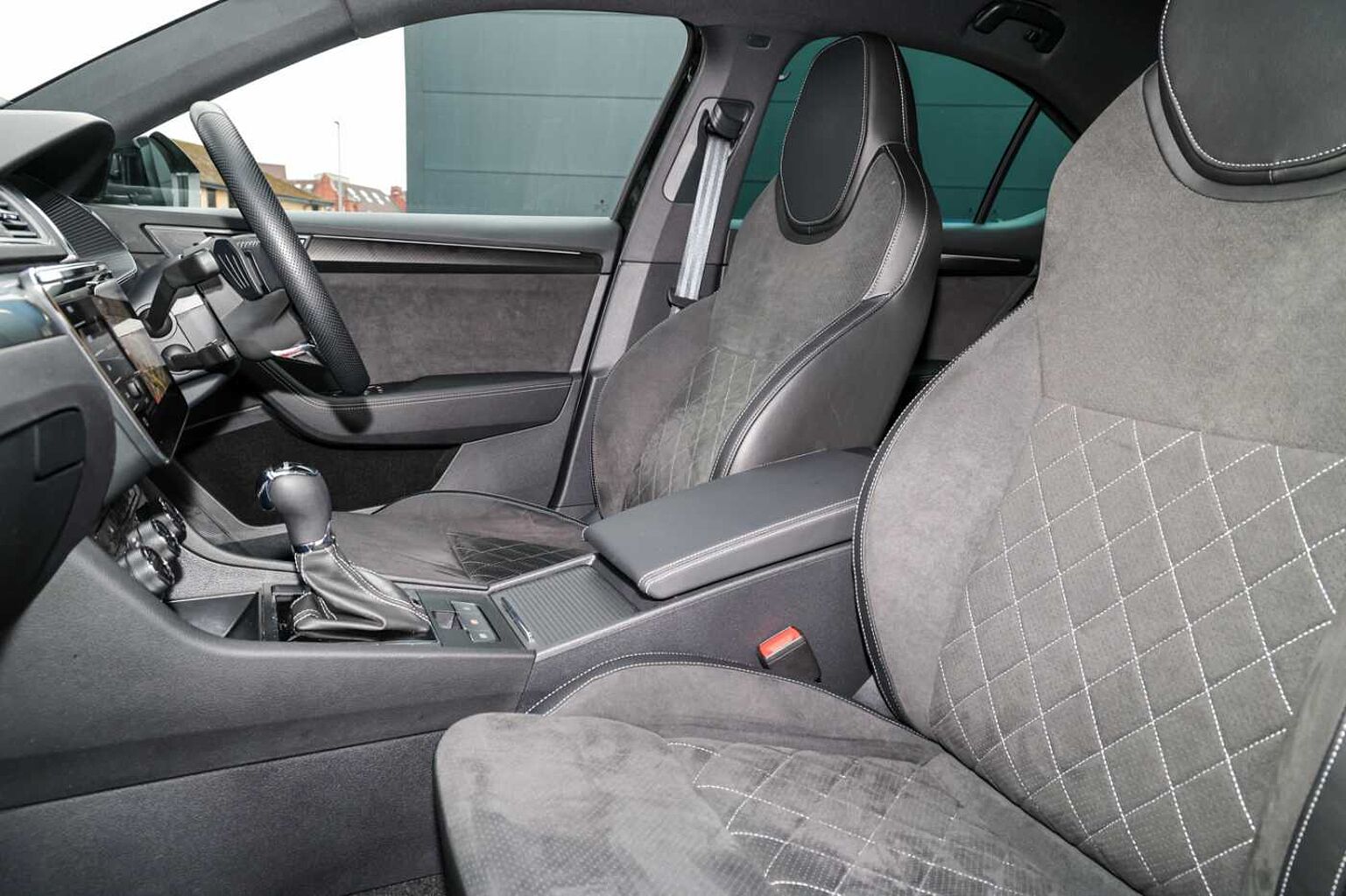 SKODA Superb 1.5 TSI 150ps SportLine Plus ACT DSG Hatch